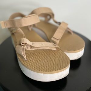 Teva Flatform Universal | platform taupe + white sole sandal | almost new! Sz 8